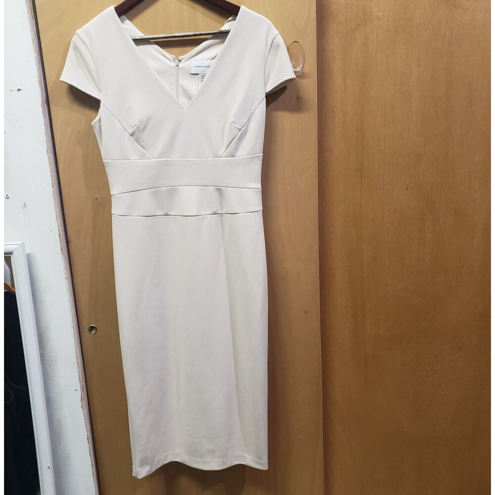Donna Morgan Women's sz6
3/4 Sleeve
V-Neck
Sheath DresswBack Slit 
Cream COLORED